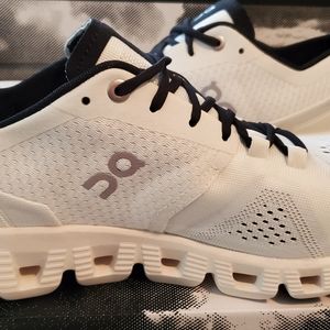Womens On Cloud X running shoes sz.7.5